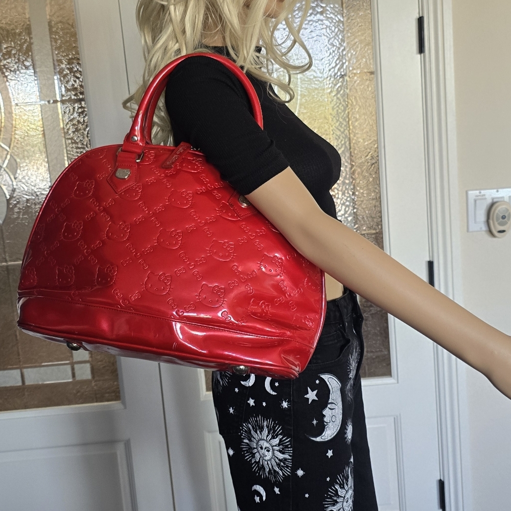 Red Embossed HELLO KITTY Handbag - Picture 15 of 15